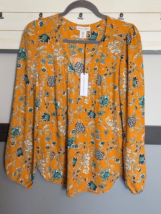 cupcakes & cashmere Tops - CUPCAKES & CASHMERE blouse long bishop sleeve floral pattern half button size M